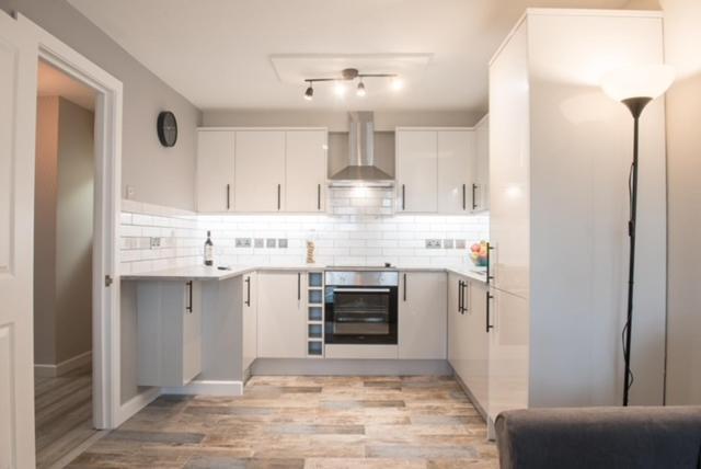 Finchley Contemporary 2 Bed Apartment + Parking 亨顿 外观 照片