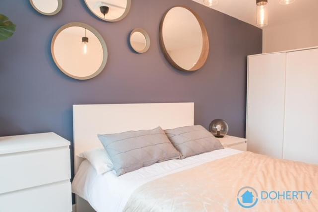 Finchley Contemporary 2 Bed Apartment + Parking 亨顿 外观 照片