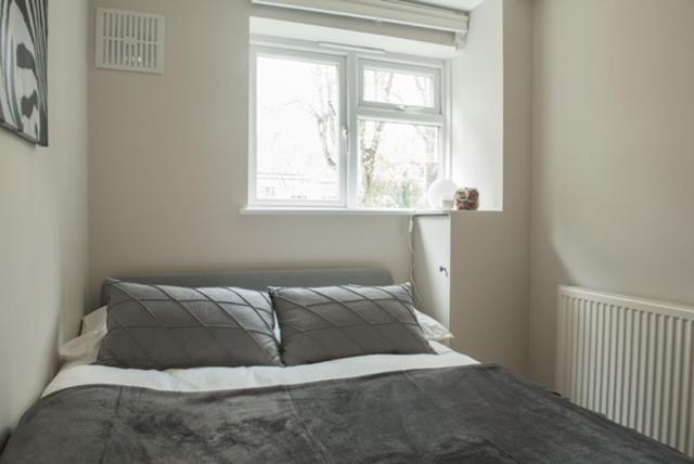 Finchley Contemporary 2 Bed Apartment + Parking 亨顿 外观 照片